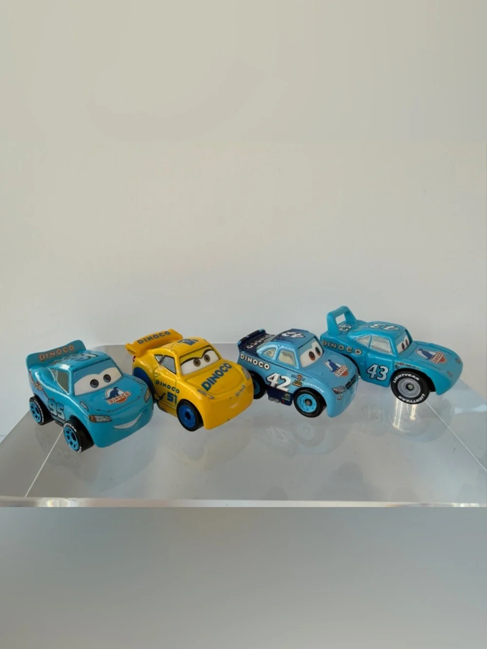 Disney Pixar Cars Mini Racers - Dinoco McQueen Cruz Cal Weathers The King Lot‎